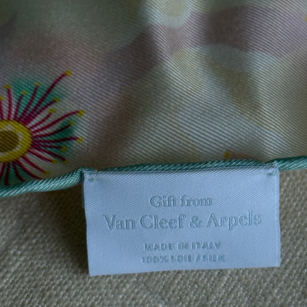 Van Cleef & Arpels Floral Silk Scarf Rare Collectable - Picture 3 of 6